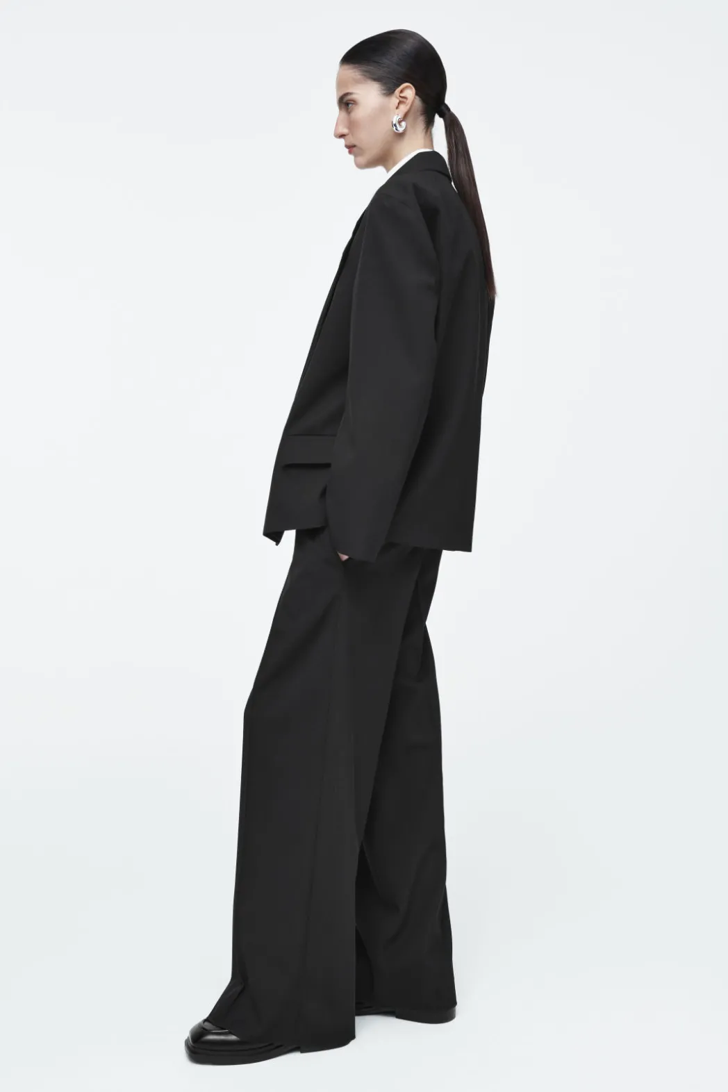 Discount COS OVERSIZED EXAGGERATED-SHOULDER BLAZER BLACK