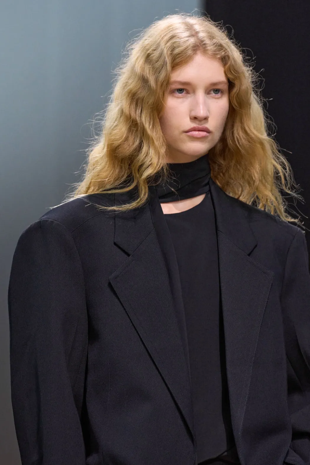 Discount COS OVERSIZED EXAGGERATED-SHOULDER BLAZER BLACK