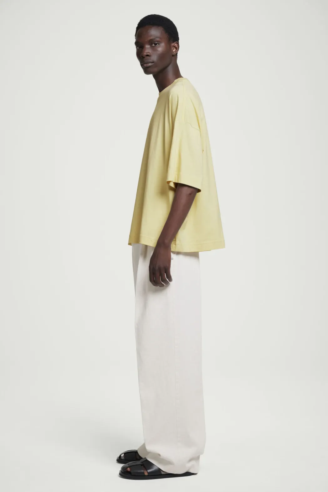 Online COS OVERSIZED EXTRA-WIDE COTTON T-SHIRT PALE YELLOW