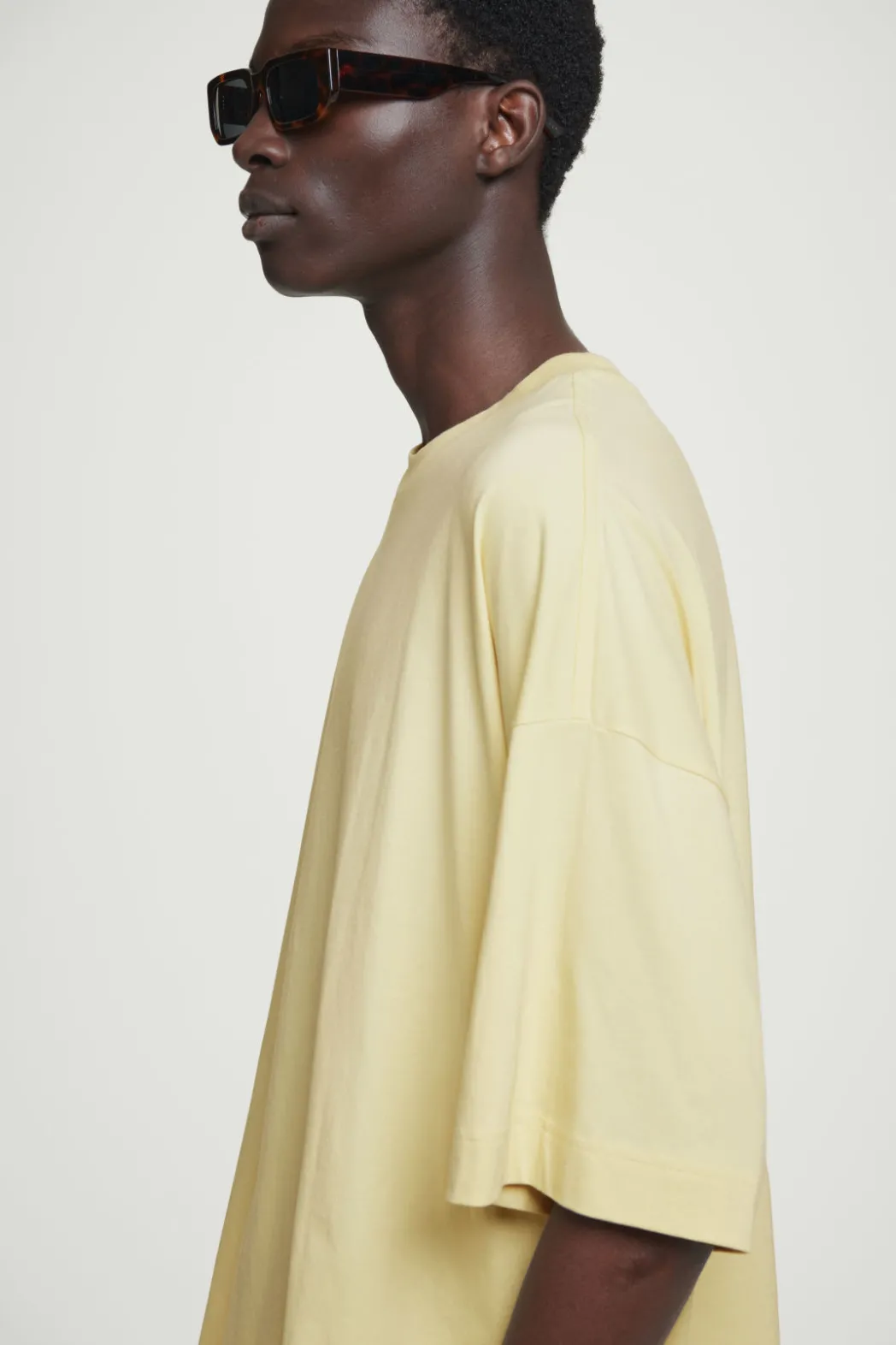 Online COS OVERSIZED EXTRA-WIDE COTTON T-SHIRT PALE YELLOW