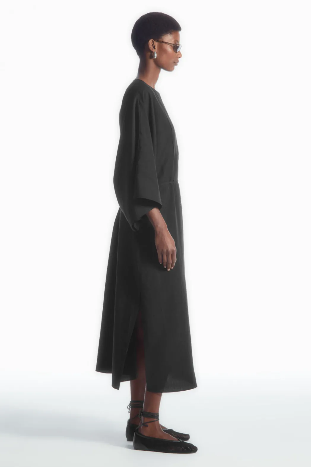 Online COS OVERSIZED KAFTAN MIDI DRESS BLACK