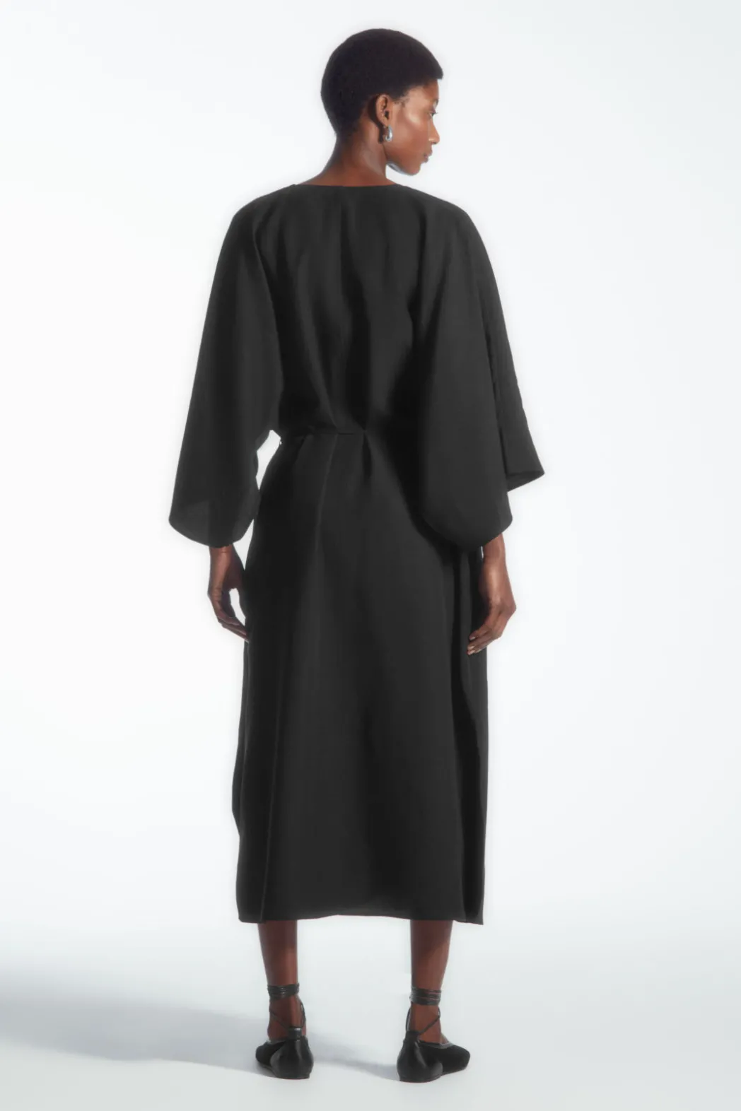 Online COS OVERSIZED KAFTAN MIDI DRESS BLACK