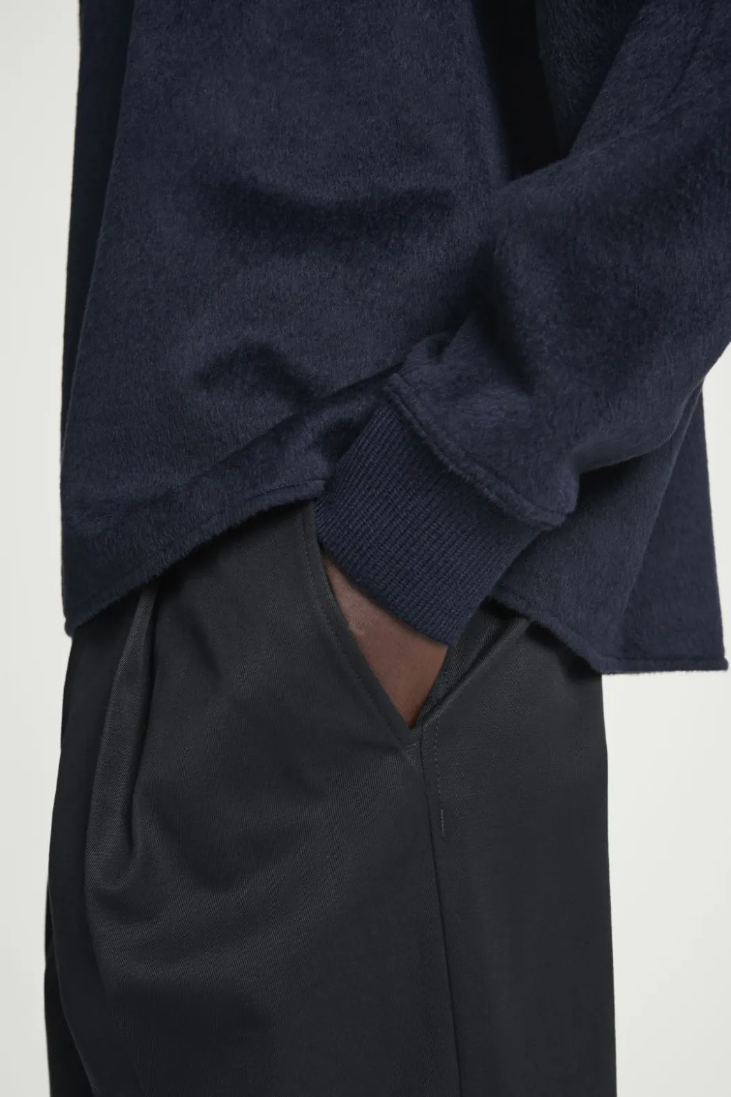 COS OVERSIZED MERINO-WOOL JERSEY SWEATER NAVY