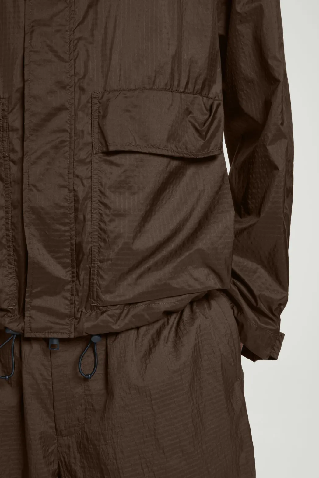 Online COS OVERSIZED PARACHUTE NYLON UTILITY JACKET BROWN