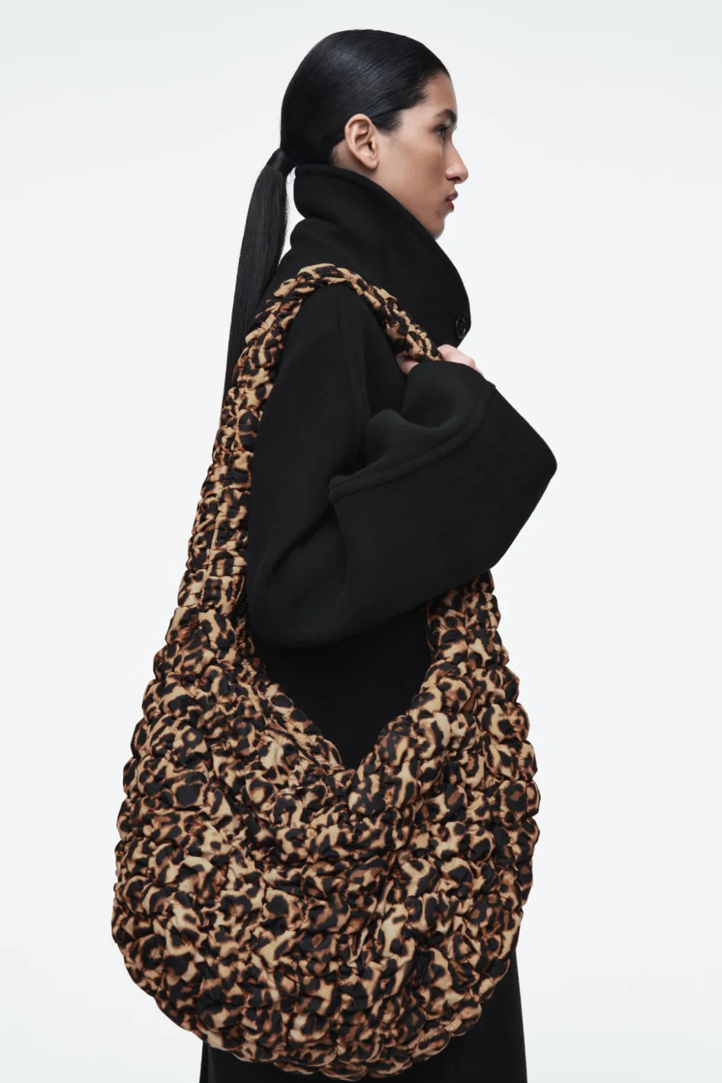 Outlet COS OVERSIZED QUILTED CROSSBODY LEOPARD