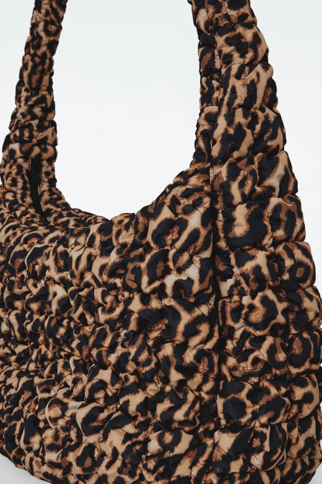 Outlet COS OVERSIZED QUILTED CROSSBODY LEOPARD
