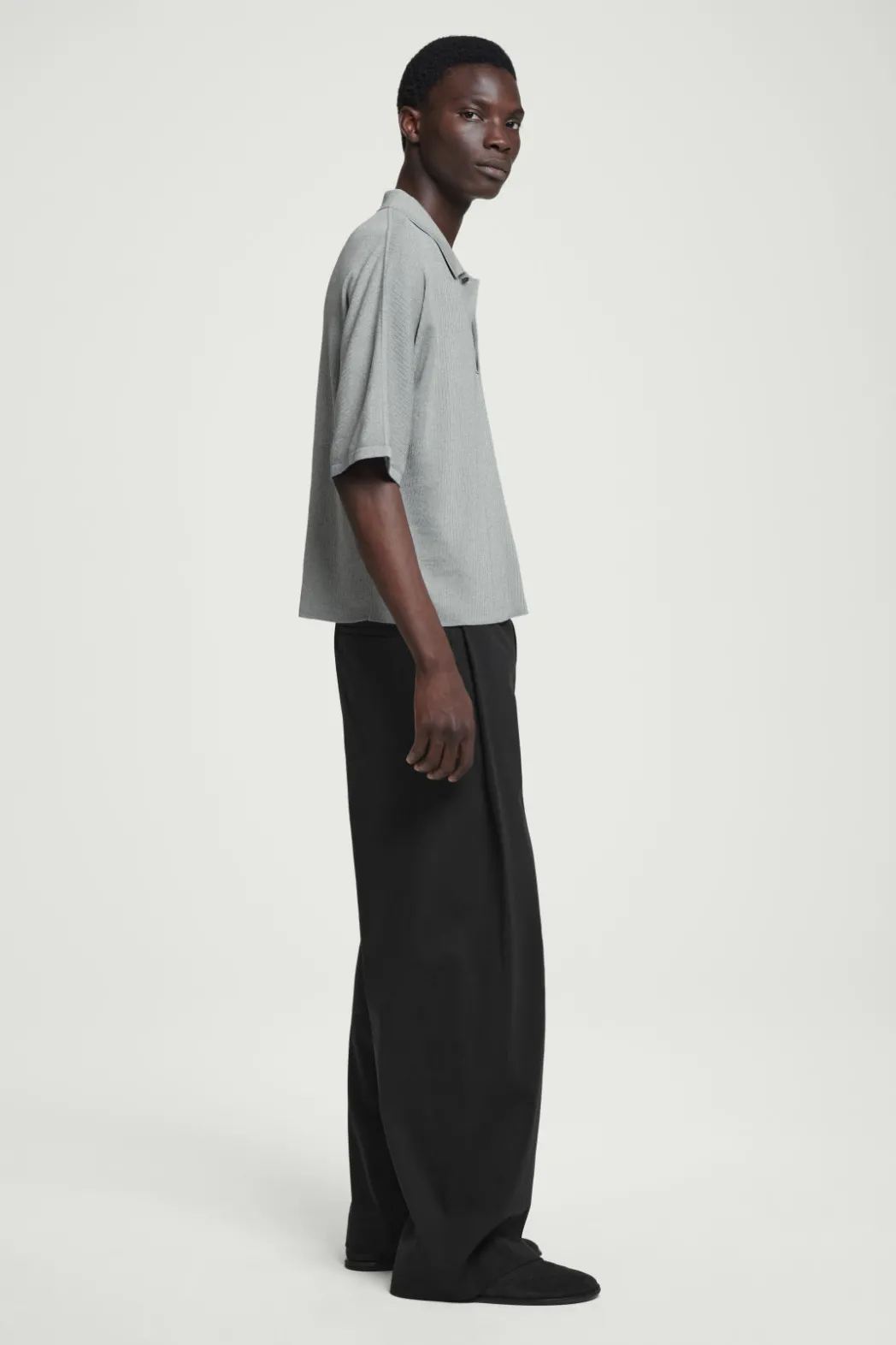 COS OVERSIZED RIBBED-KNIT POLO SHIRT LIGHT GRAY