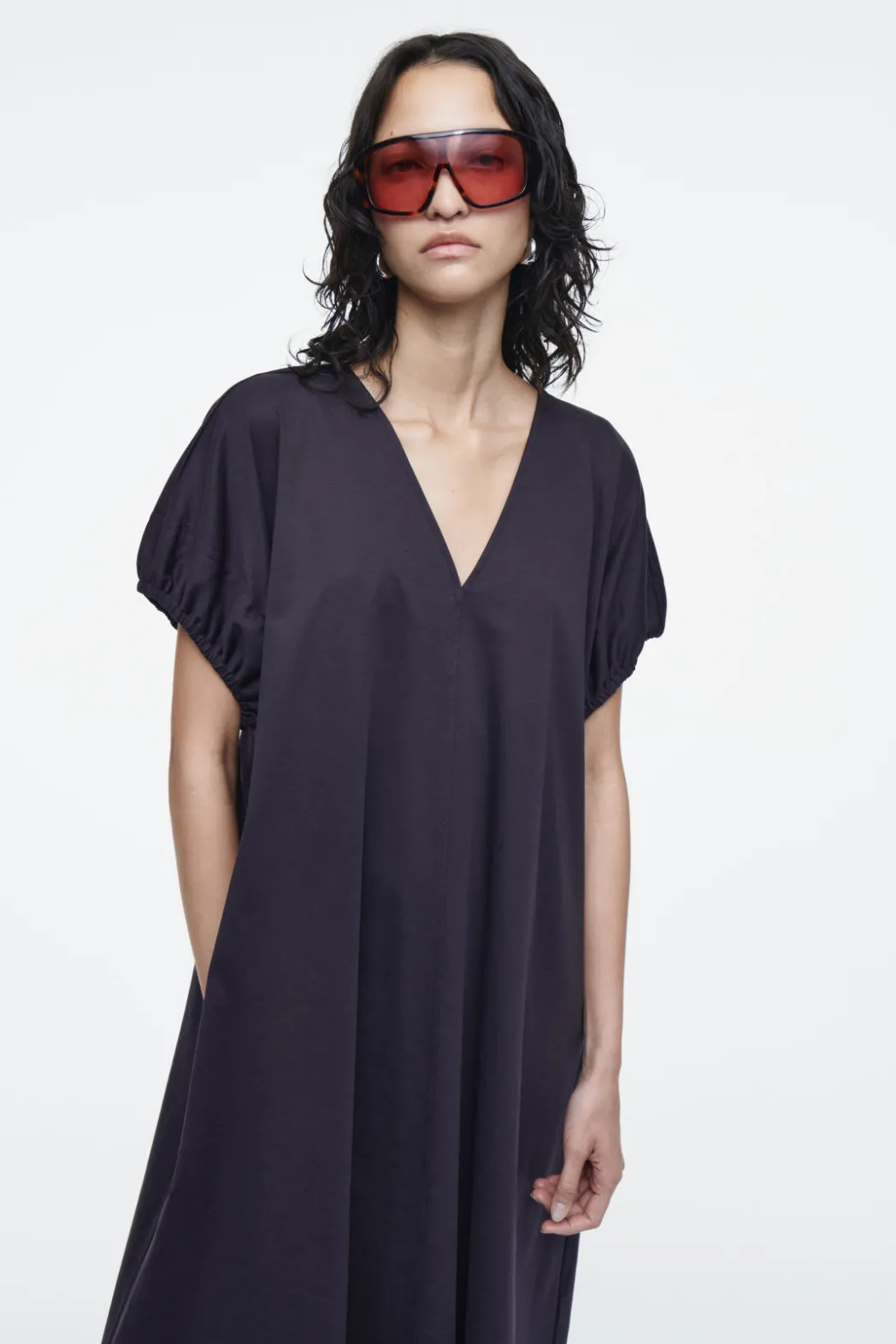 COS OVERSIZED RUCHED-SLEEVE V-NECK DRESS NAVY