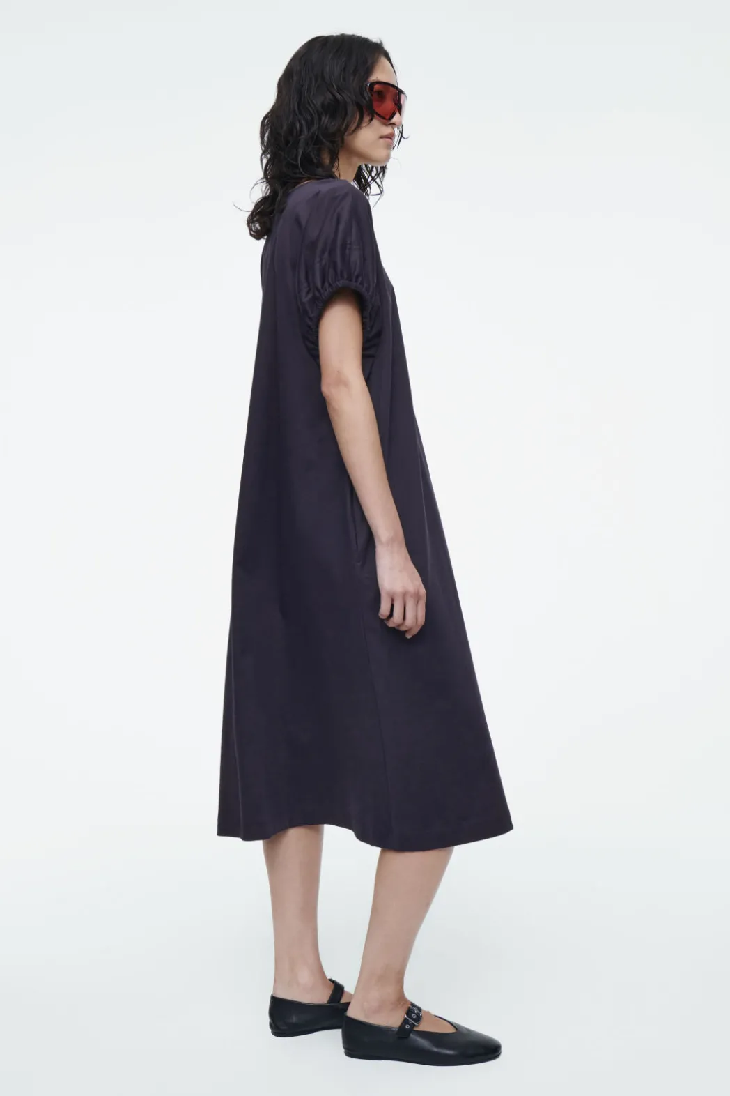 COS OVERSIZED RUCHED-SLEEVE V-NECK DRESS NAVY