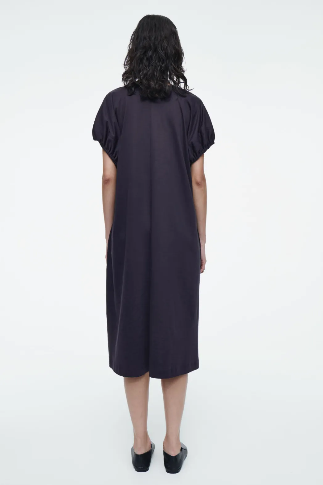 COS OVERSIZED RUCHED-SLEEVE V-NECK DRESS NAVY
