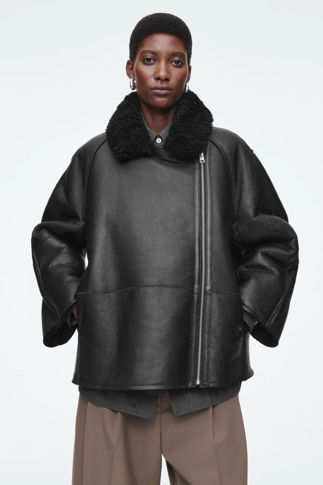 Discount COS OVERSIZED SHEARLING AVIATOR JACKET BLACK