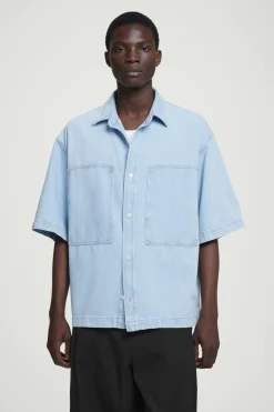 Clearance COS OVERSIZED SHORT-SLEEVED DENIM SHIRT LIGHT BLUE