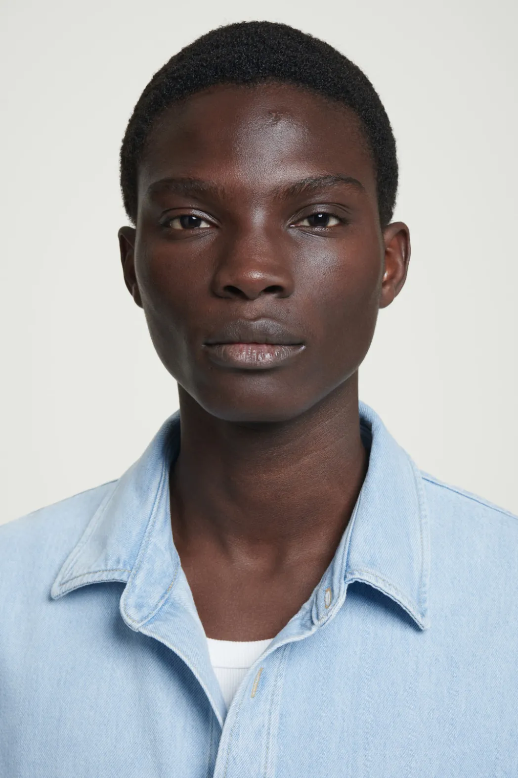 Clearance COS OVERSIZED SHORT-SLEEVED DENIM SHIRT LIGHT BLUE