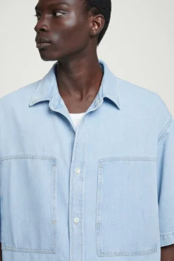 Clearance COS OVERSIZED SHORT-SLEEVED DENIM SHIRT LIGHT BLUE
