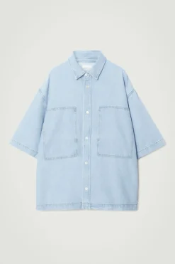 Clearance COS OVERSIZED SHORT-SLEEVED DENIM SHIRT LIGHT BLUE