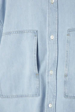 Clearance COS OVERSIZED SHORT-SLEEVED DENIM SHIRT LIGHT BLUE