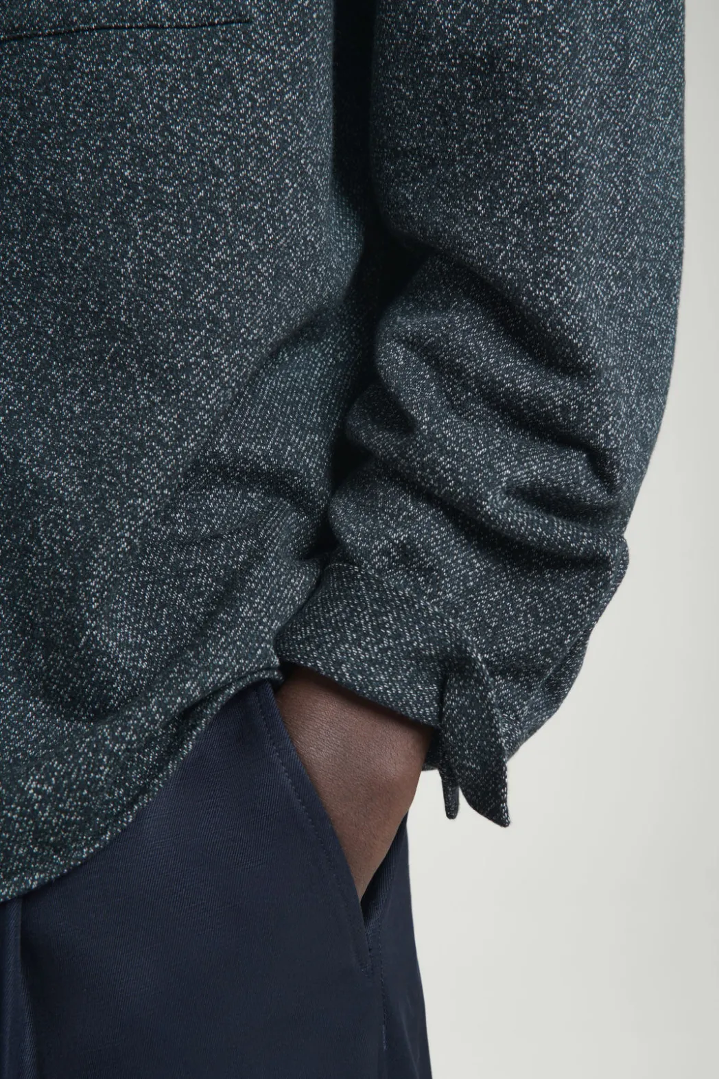 Discount COS OVERSIZED TEXTURED COTTON OVERSHIRT NAVY / WHITE