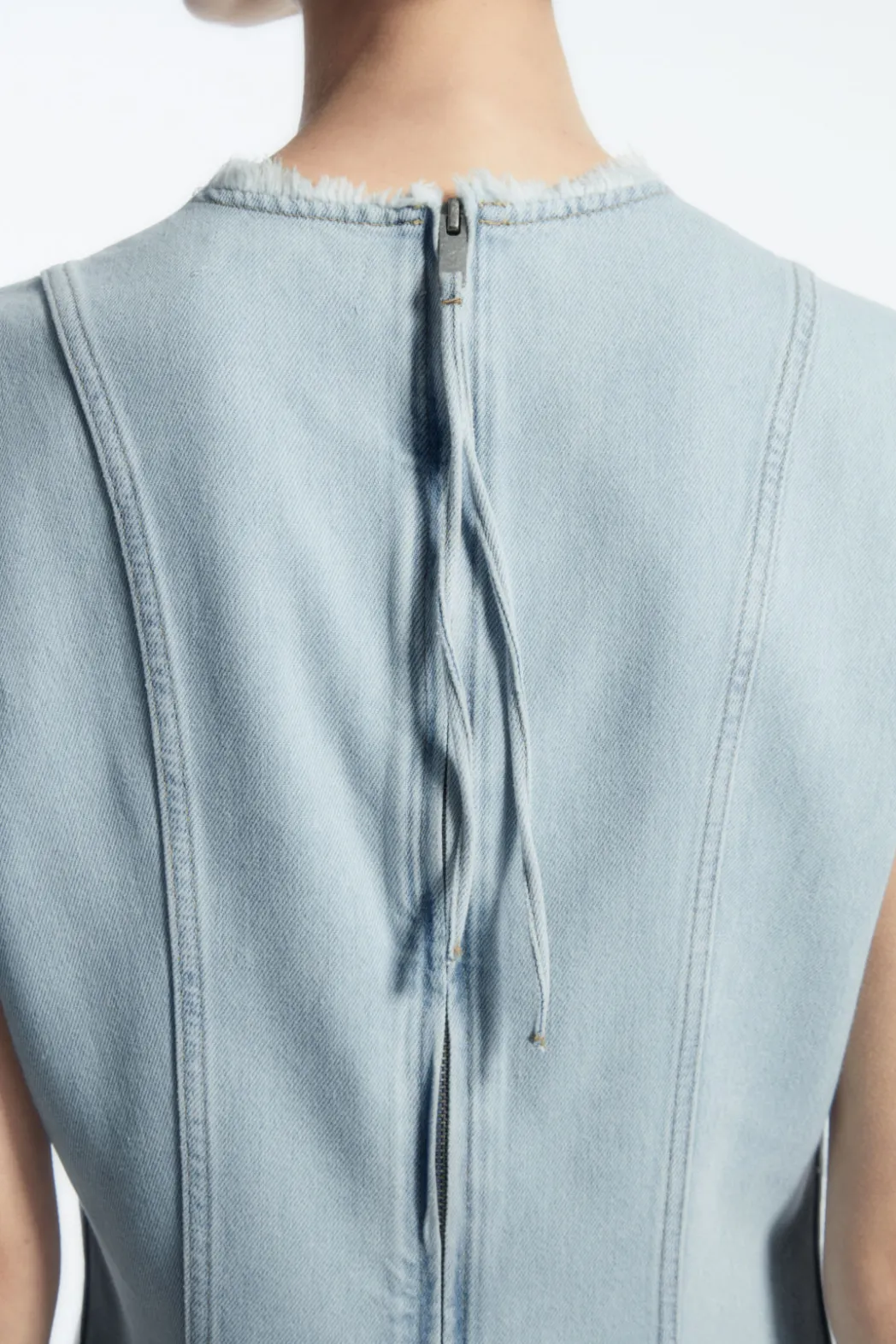 Online COS PANELED DENIM MINI DRESS LIGHT BLUE