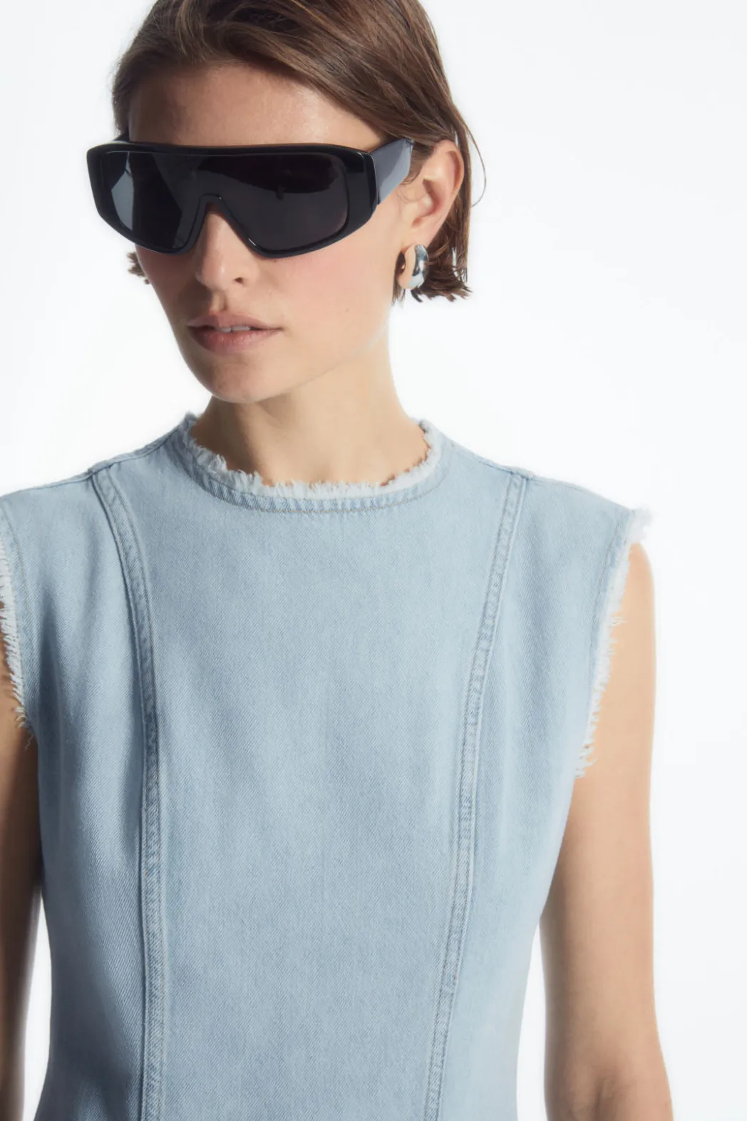 Online COS PANELED DENIM MINI DRESS LIGHT BLUE