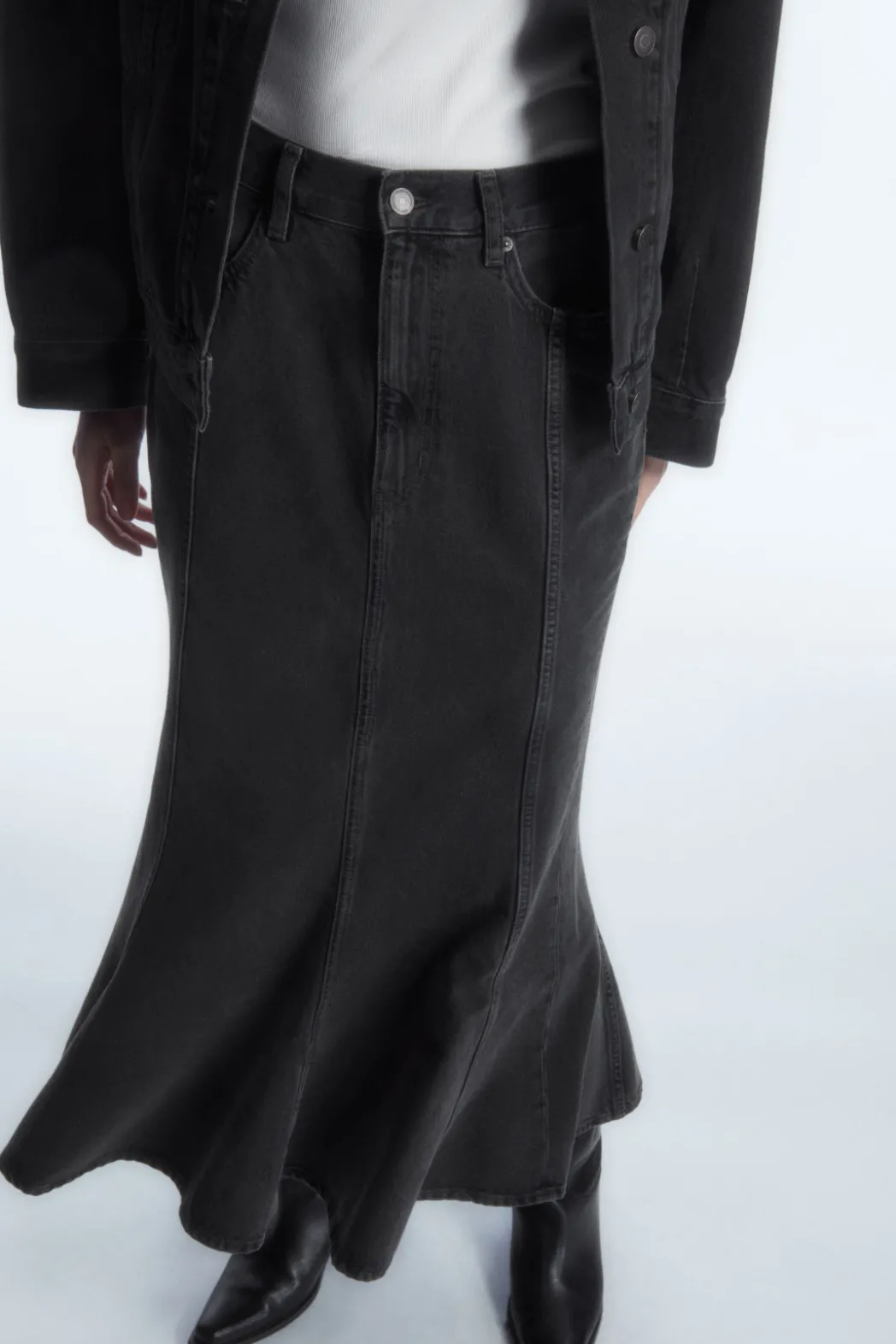 Best COS PANELED FLARED DENIM SKIRT BLACK