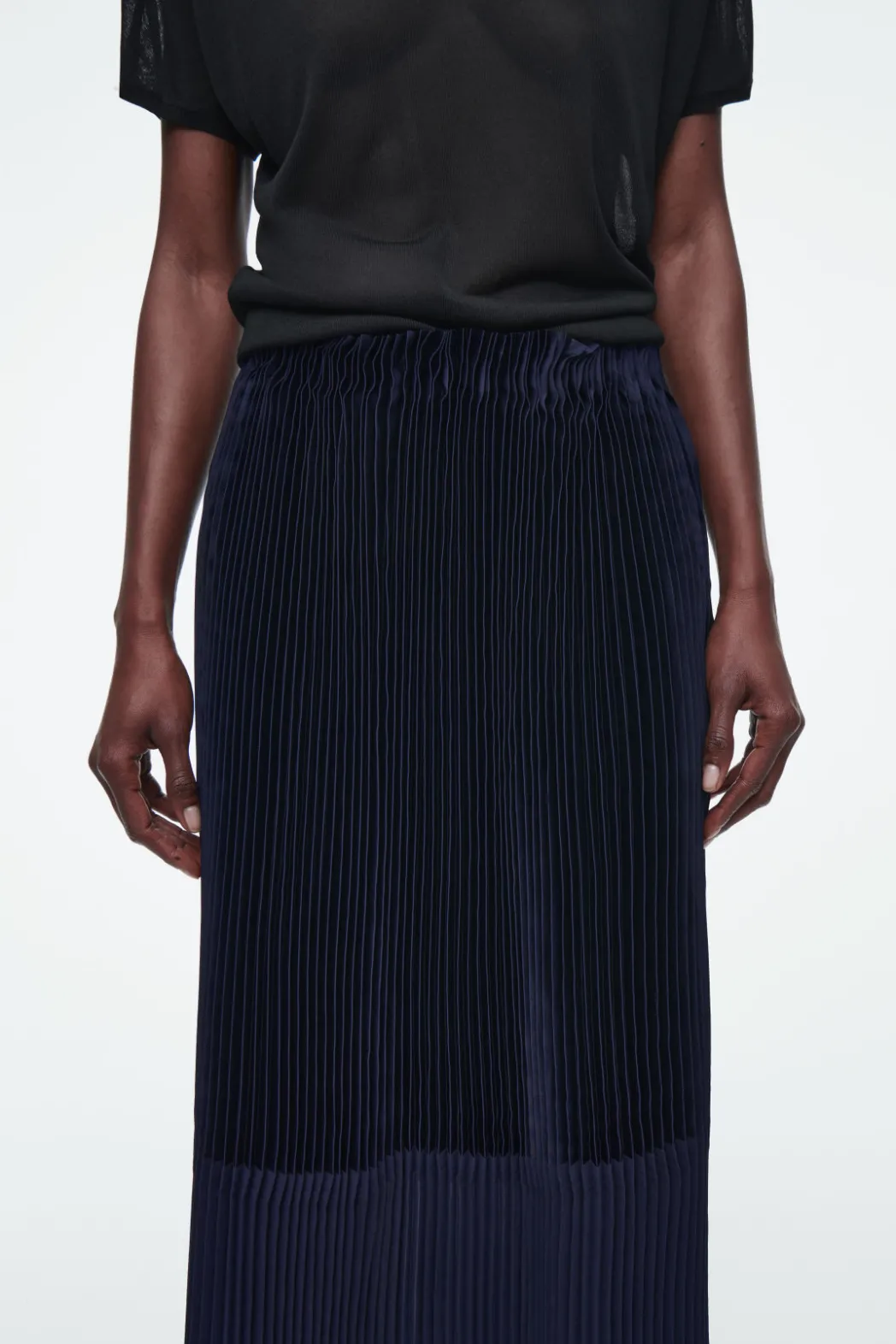 Best COS PANELED PLEATED COLUMN MAXI SKIRT NAVY