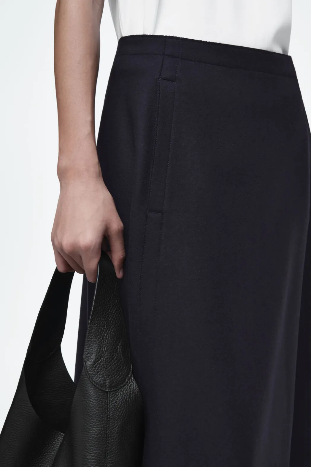 Outlet COS PANELLED WOOL MIDI SKIRT NAVY