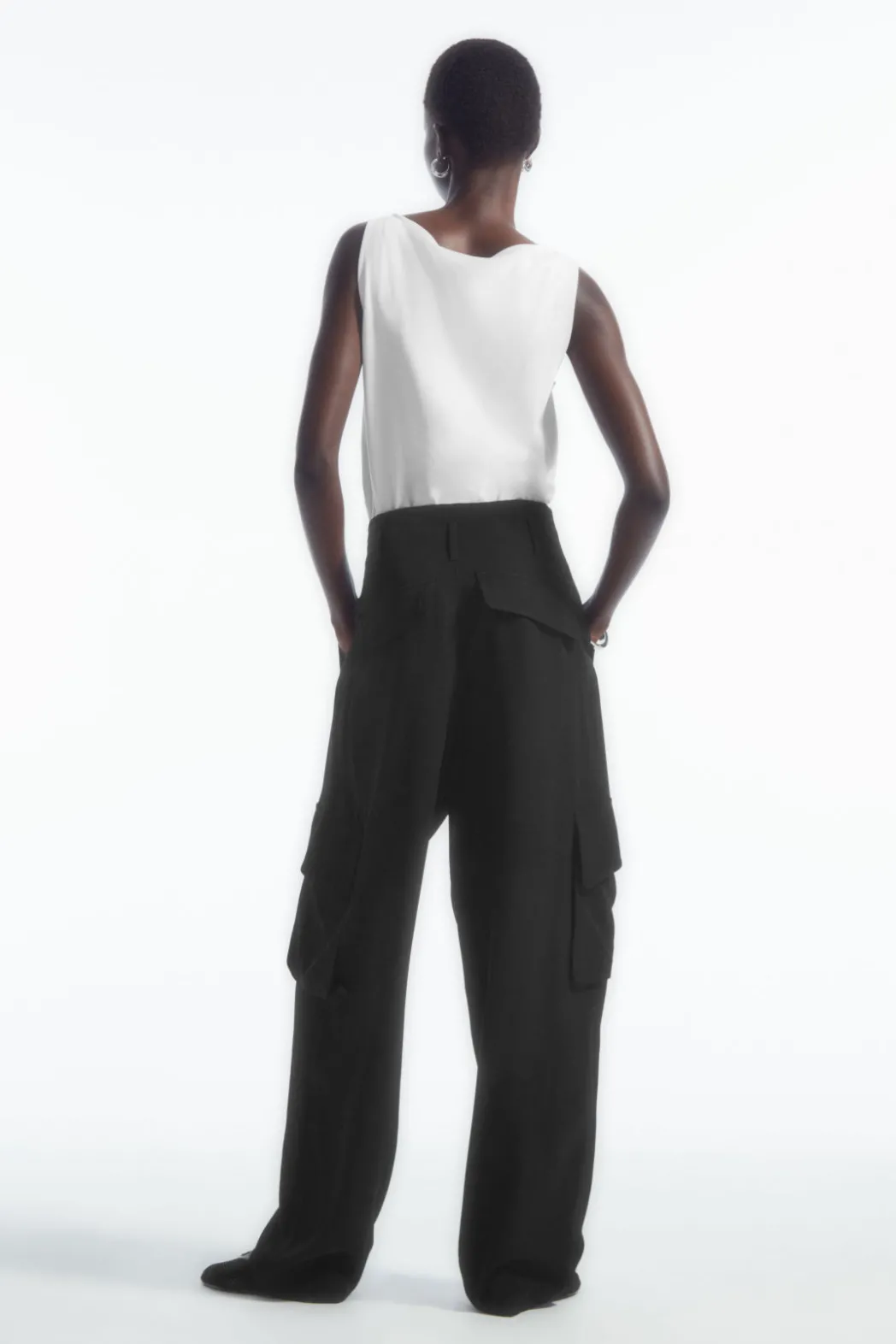 Discount COS PAPERBAG UTILITY PANTS BLACK