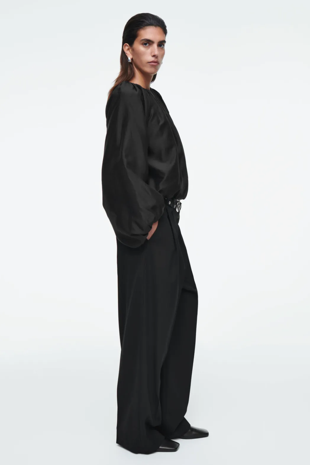 Online COS PARACHUTE BLOUSE BLACK