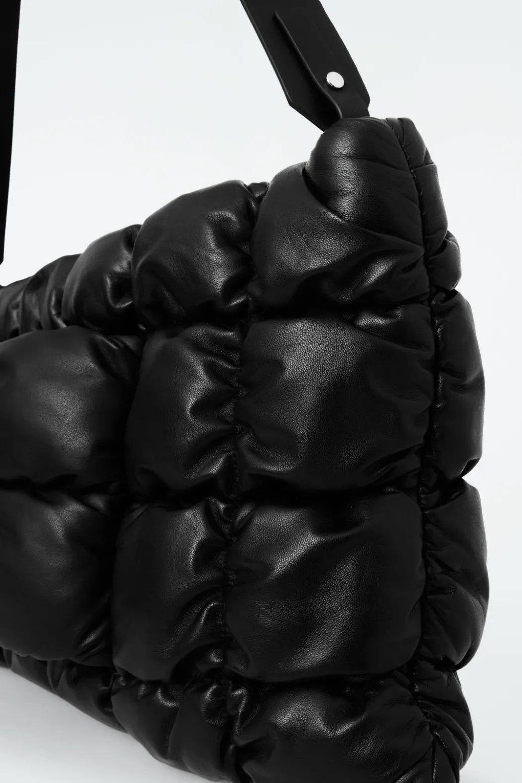 Clearance COS PILLOW OVERSIZED QUILTED CLUTCH - LEATHER BLACK