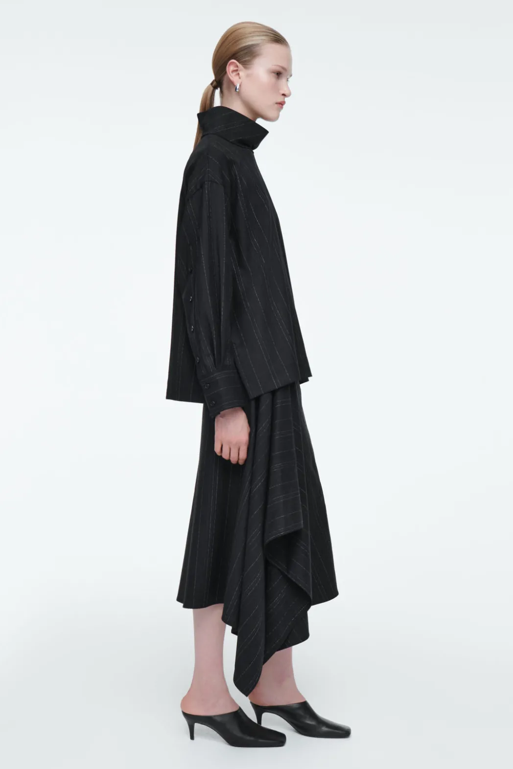 Sale COS PINSTRIPED FUNNEL-NECK BLOUSE BLACK / PINSTRIPED
