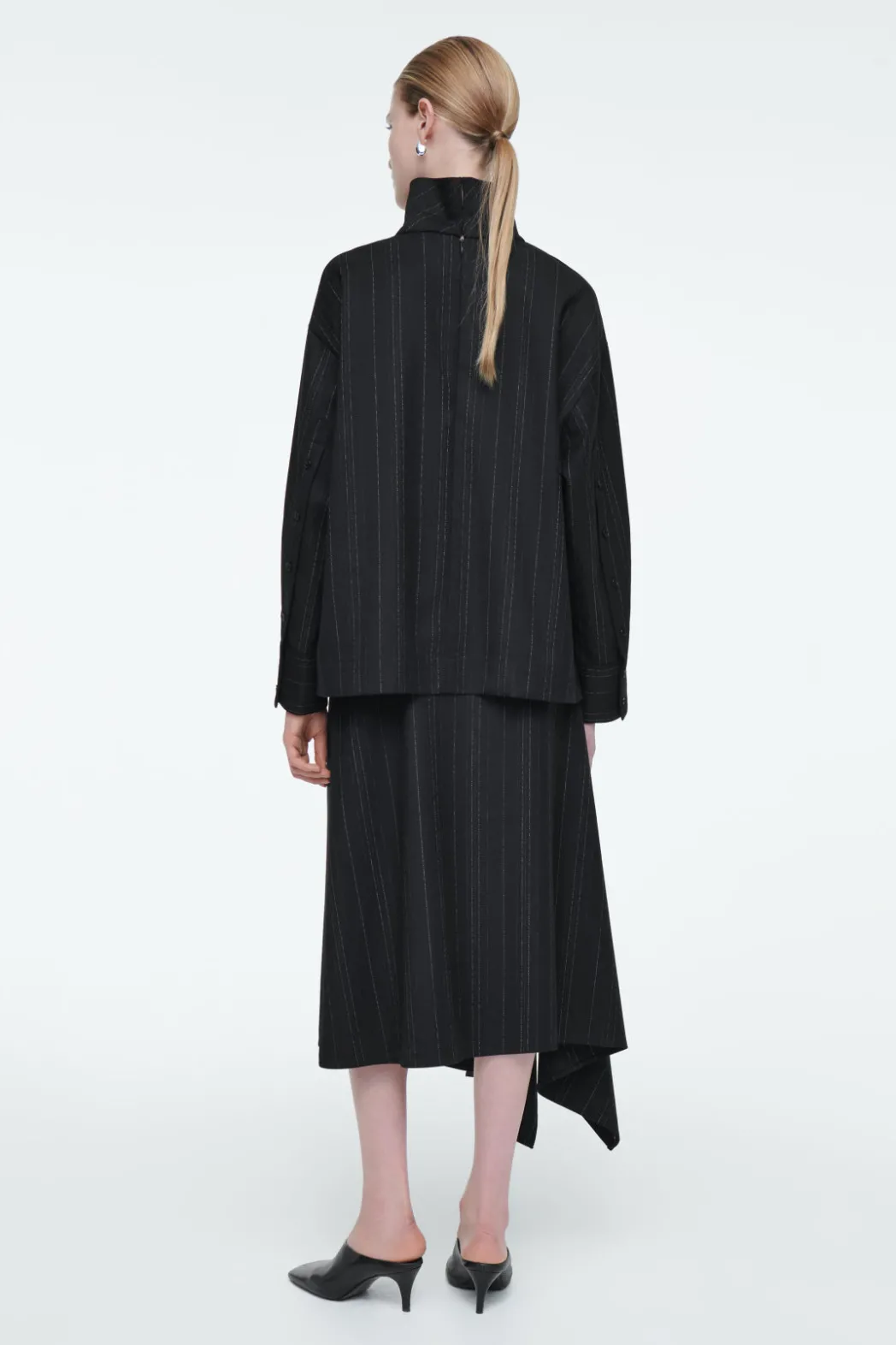 Sale COS PINSTRIPED FUNNEL-NECK BLOUSE BLACK / PINSTRIPED