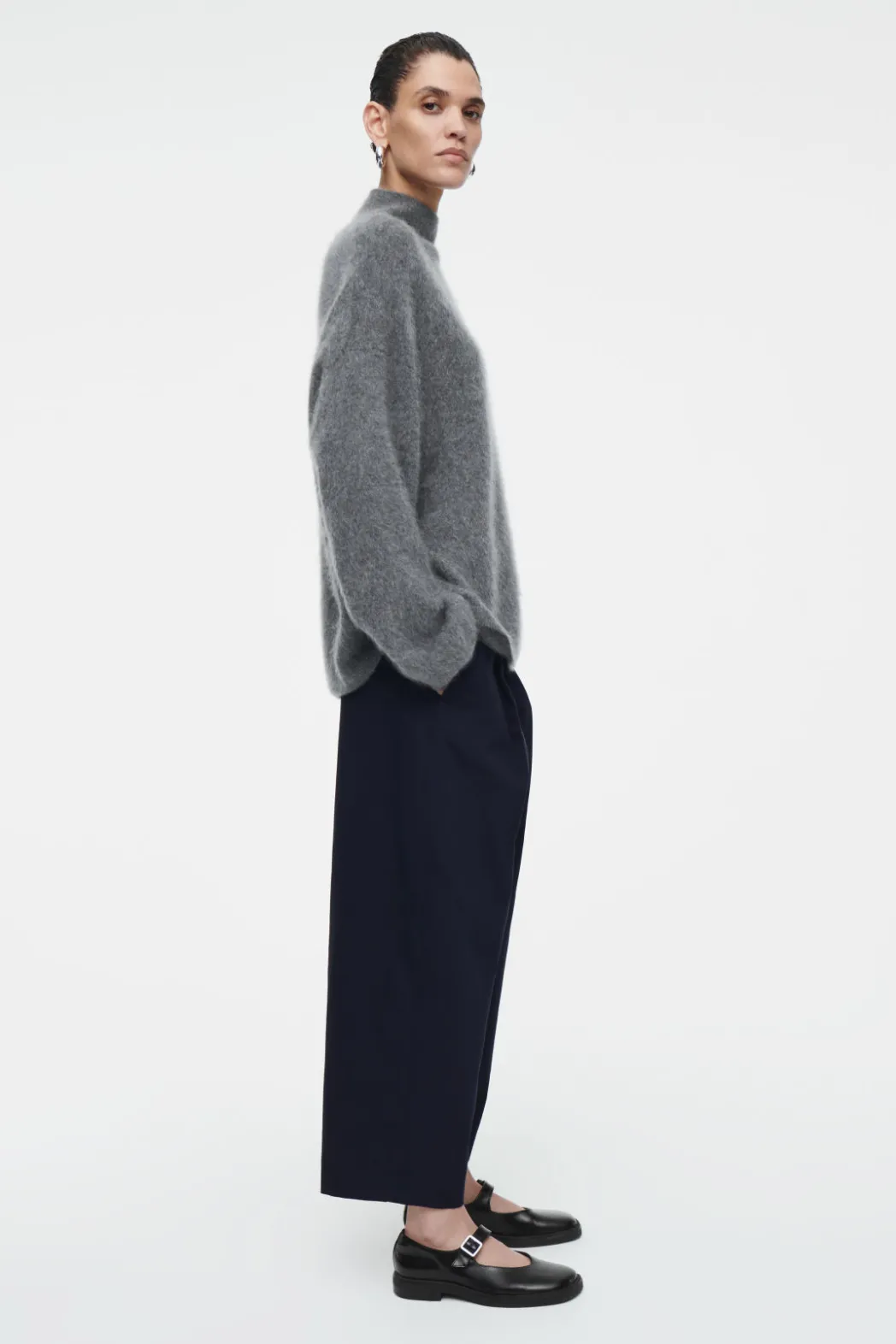 COS PLEATED BARREL-LEG CHINOS NAVY