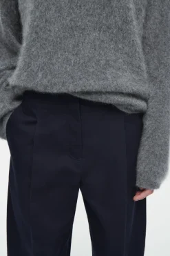 COS PLEATED BARREL-LEG CHINOS NAVY