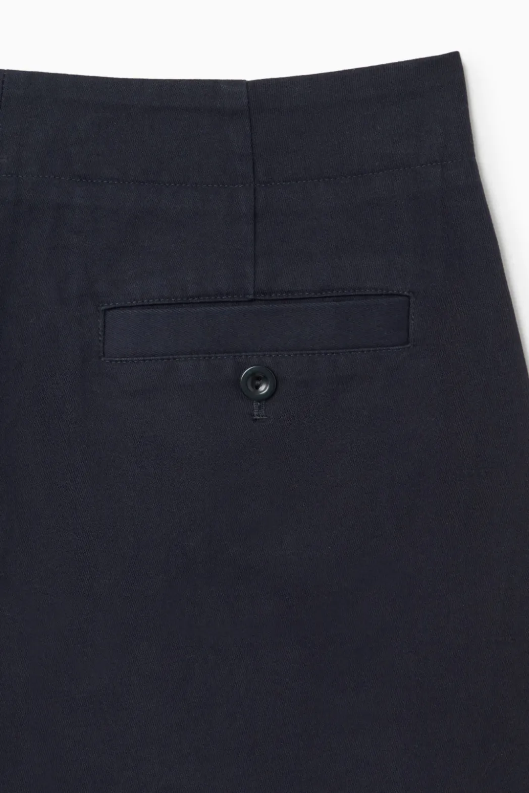 COS PLEATED BARREL-LEG CHINOS NAVY