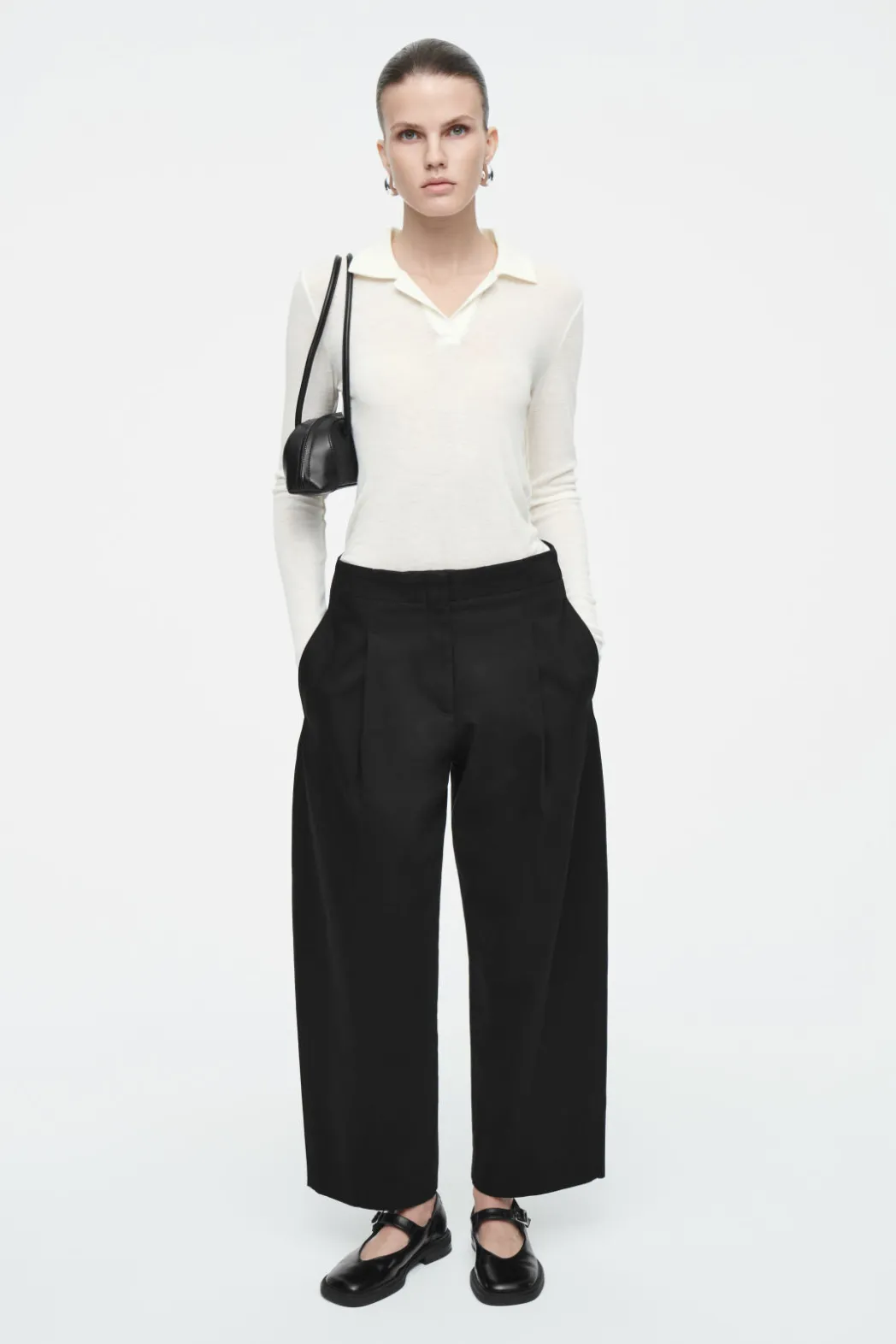 Hot COS PLEATED BARREL-LEG CHINOS BLACK