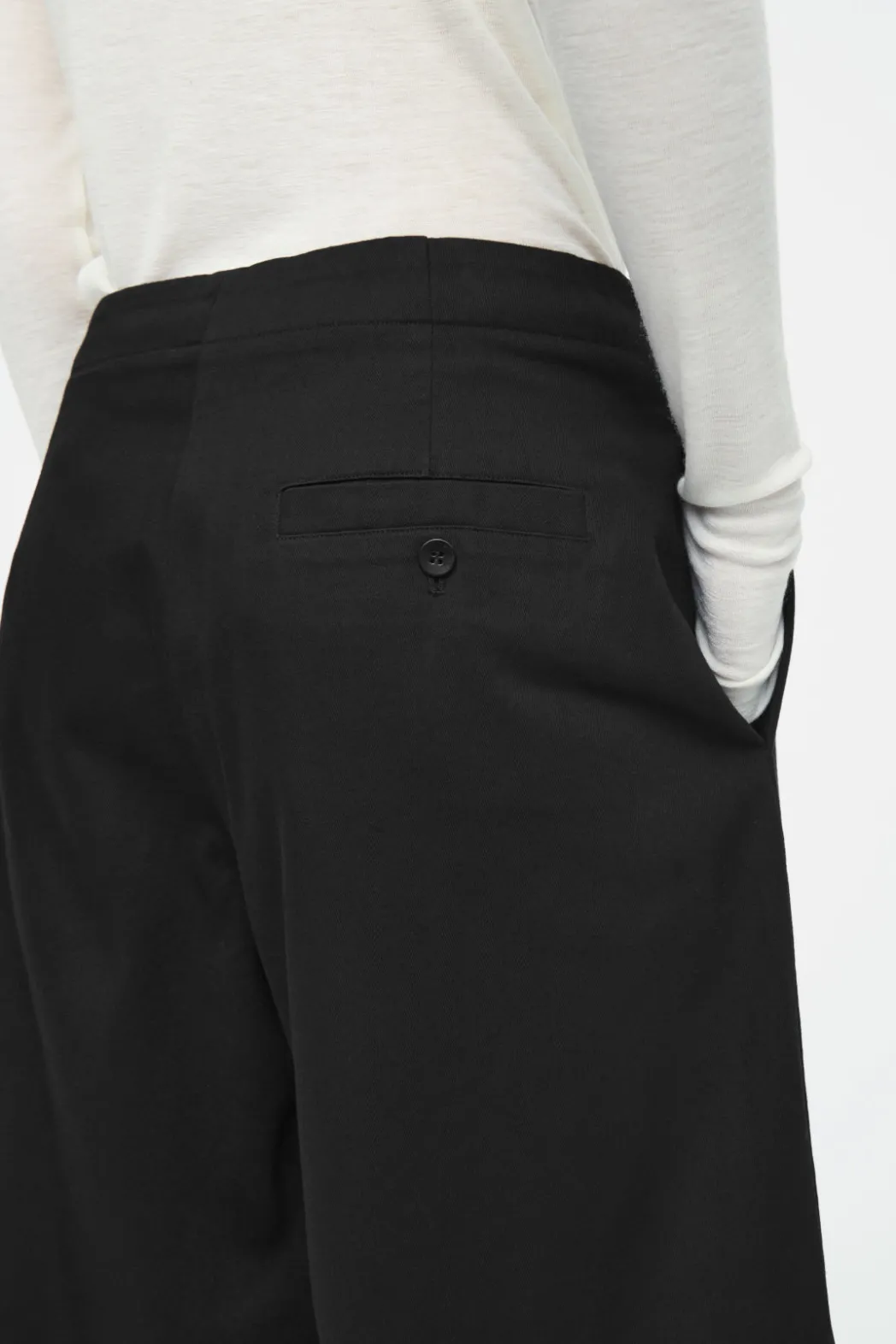 Hot COS PLEATED BARREL-LEG CHINOS BLACK