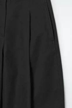 Hot COS PLEATED BARREL-LEG CHINOS BLACK