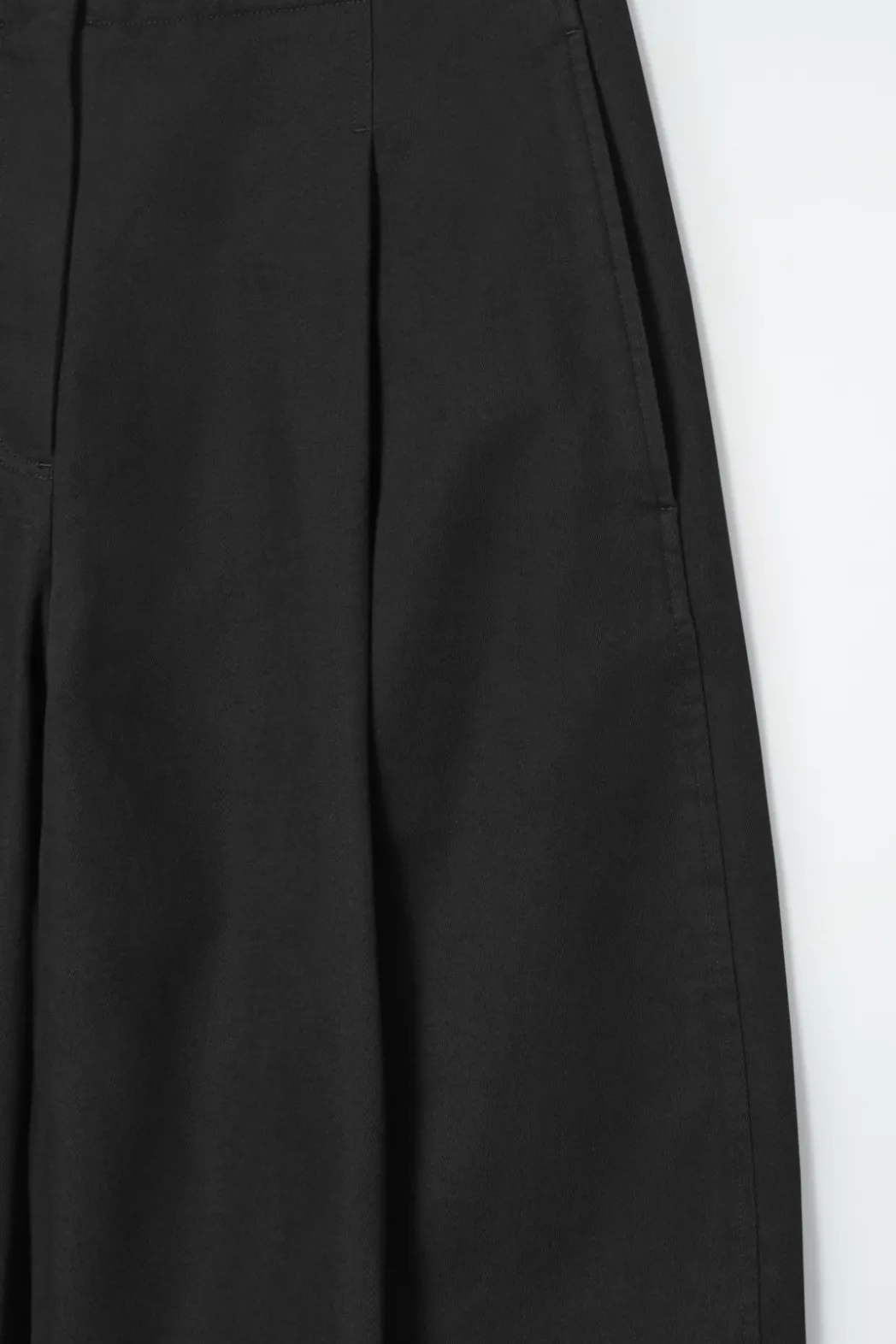 Hot COS PLEATED BARREL-LEG CHINOS BLACK