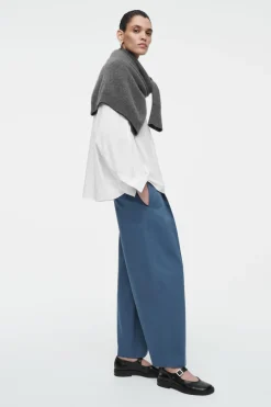 Clearance COS PLEATED BARREL-LEG CHINOS BLUE
