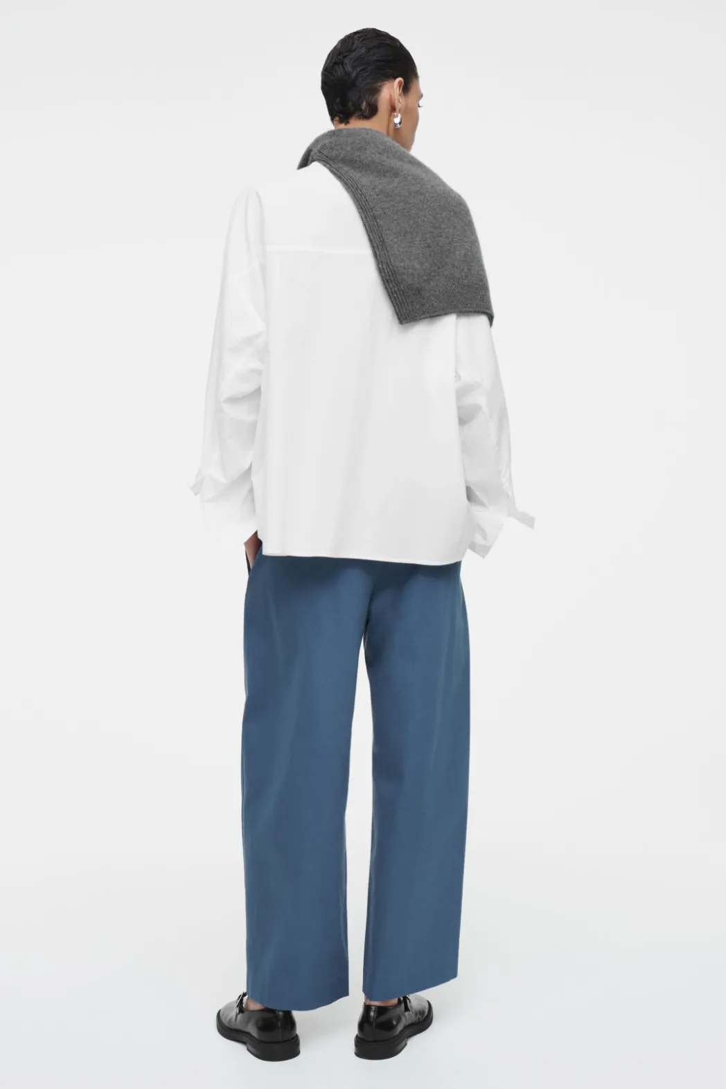 Clearance COS PLEATED BARREL-LEG CHINOS BLUE