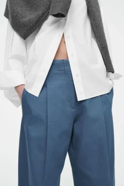 Clearance COS PLEATED BARREL-LEG CHINOS BLUE