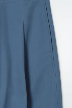 Clearance COS PLEATED BARREL-LEG CHINOS BLUE