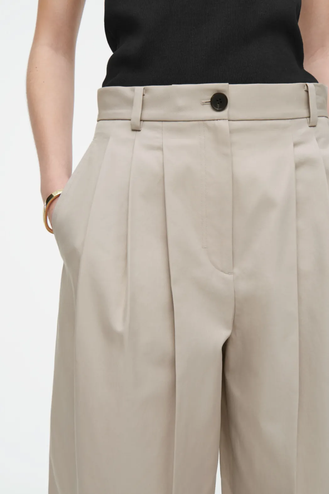 Best COS PLEATED BARREL-LEG COTTON PANTS BEIGE