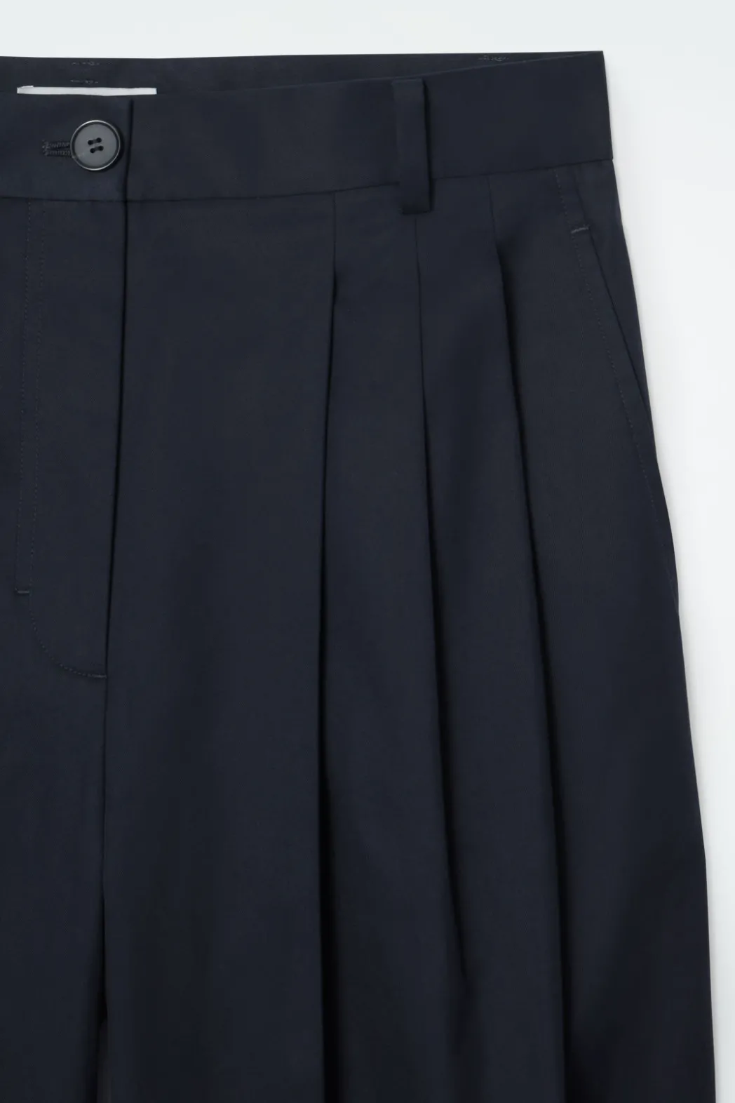 Discount COS PLEATED BARREL-LEG COTTON PANTS NAVY