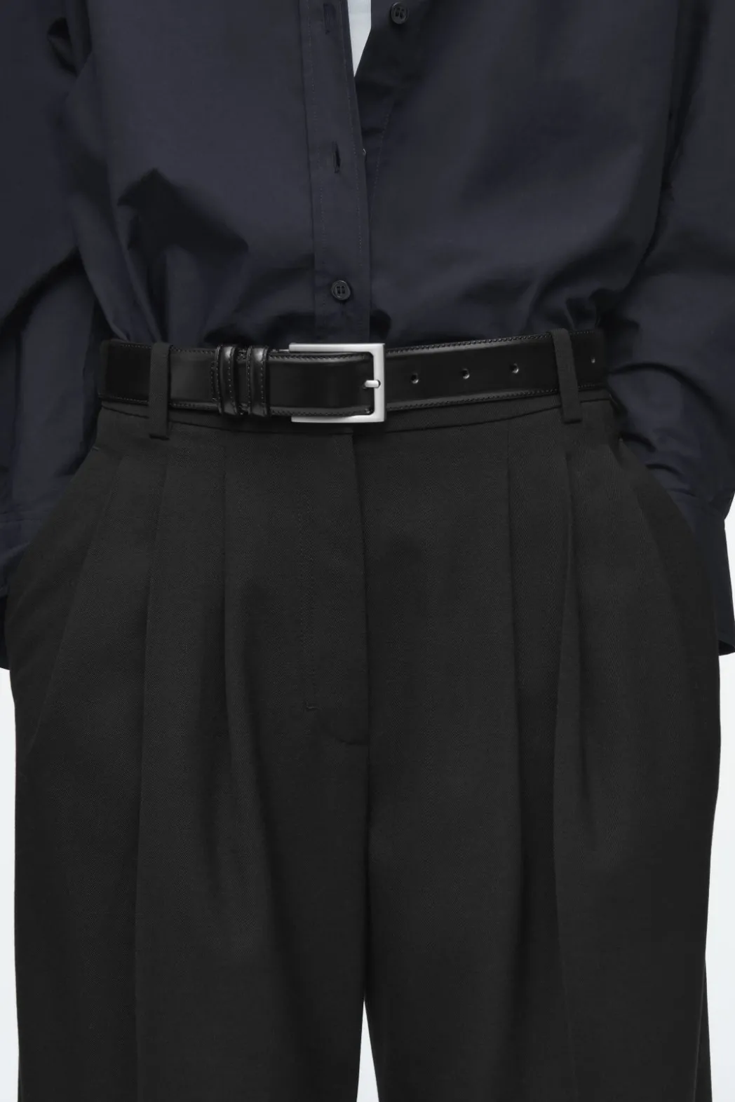 New COS PLEATED BARREL-LEG WOOL-BLEND PANTS BLACK