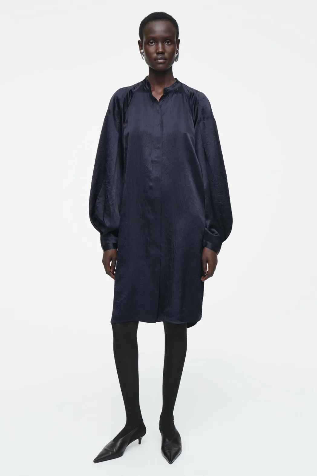 Outlet COS PLEATED-DETAIL SATIN MIDI DRESS NAVY
