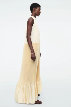 COS PLISSÉ HALTERNECK MAXI DRESS CHAMPAGNE / YELLOW