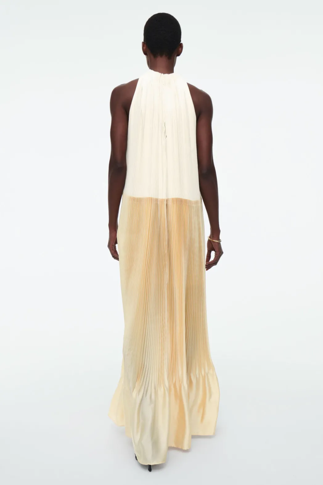COS PLISSÉ HALTERNECK MAXI DRESS CHAMPAGNE / YELLOW