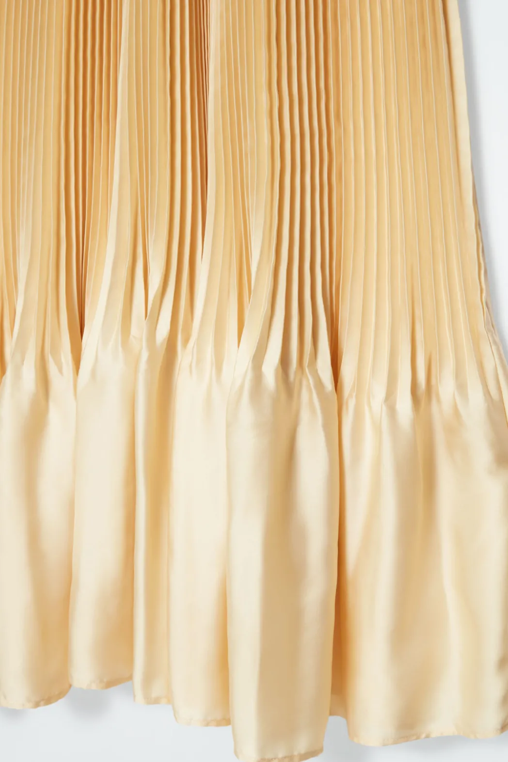 COS PLISSÉ HALTERNECK MAXI DRESS CHAMPAGNE / YELLOW
