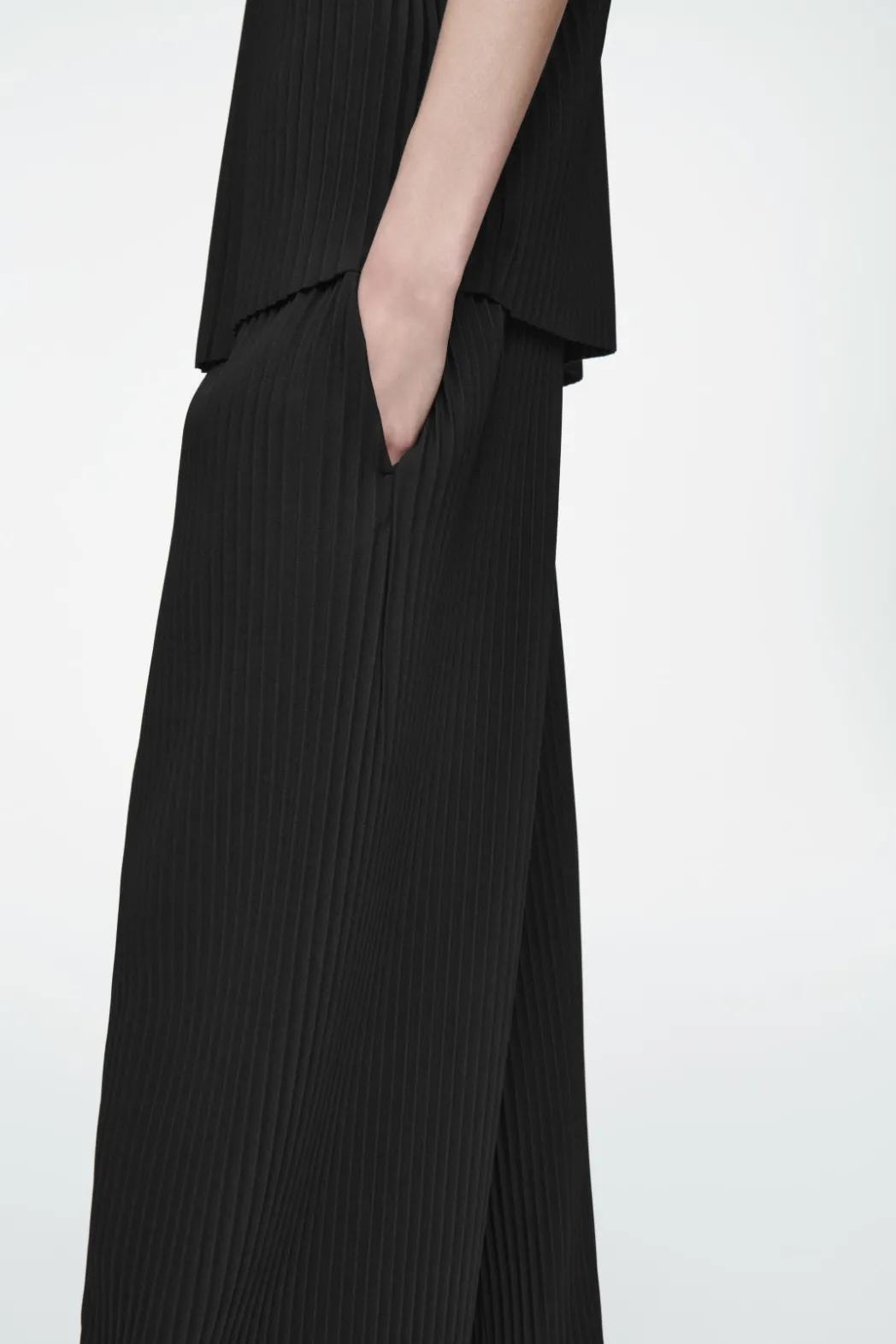 Best COS PLISSÉ WIDE-LEG PANTS BLACK